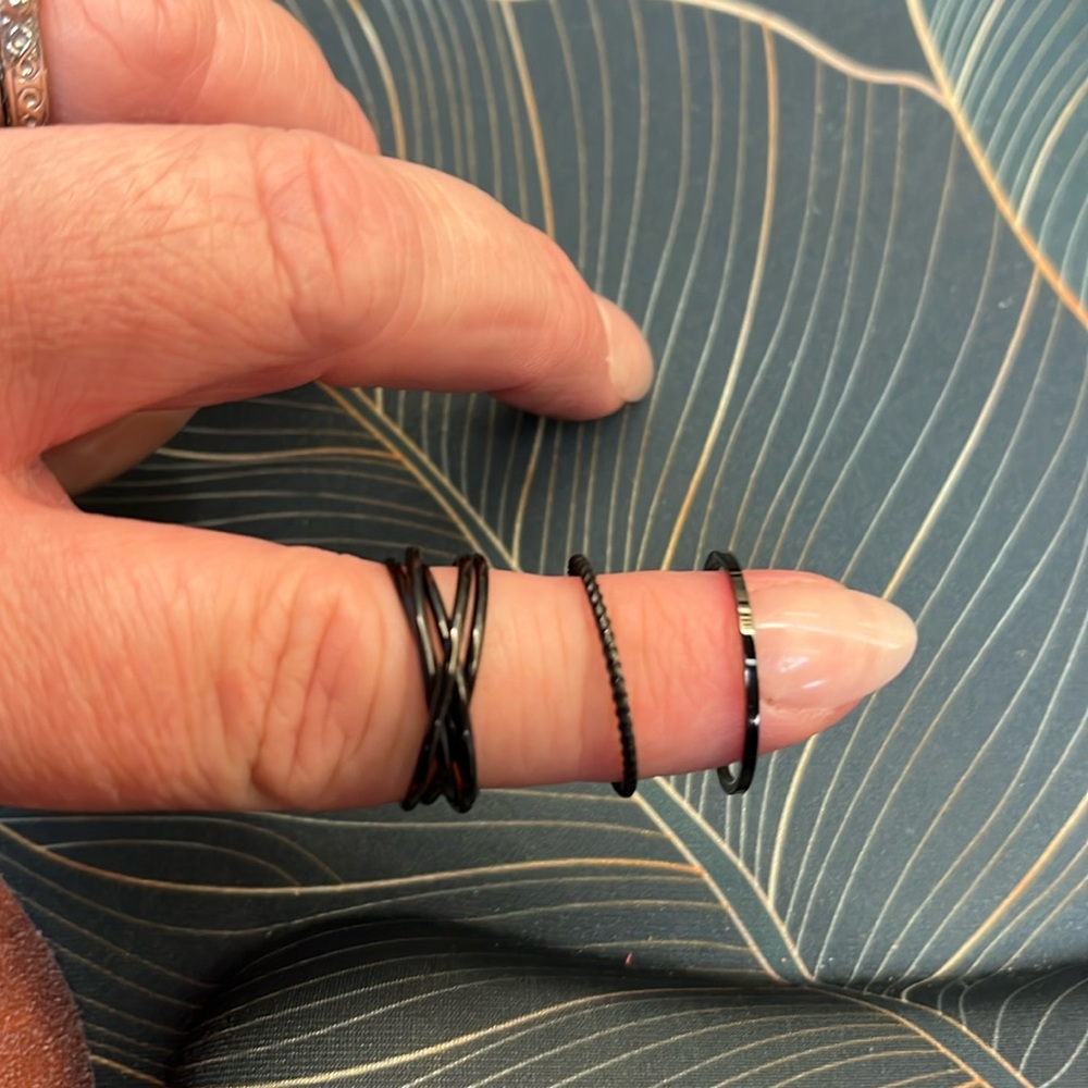 Kinsley Armelle stack ring set (Black)